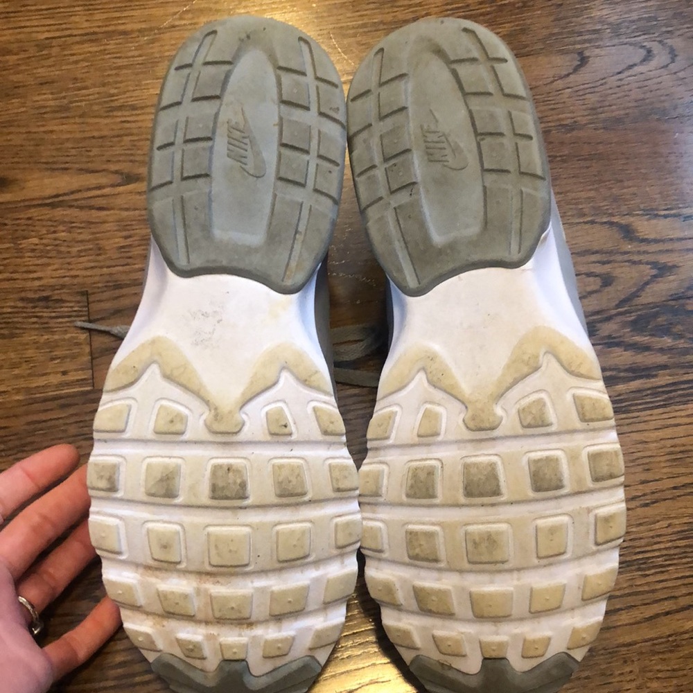 Nike Air React. Size 11 - image 4